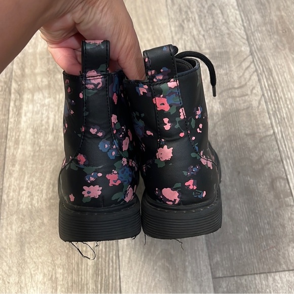 Little girls Floral Boots Size 1 (Black with Pink Flowers) - Picture 4 of 5